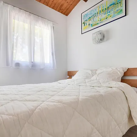 Stunning In Semesterbostad La Faute-sur-Mer