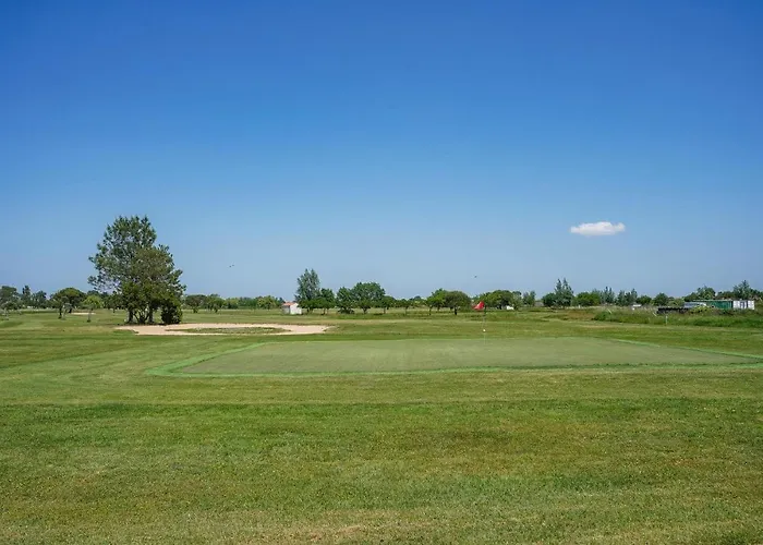 Stunning In Semesterbostad La Faute-sur-Mer